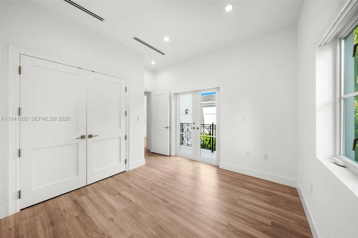 315 Santander Ave # 311, Coral Gables FL 33134