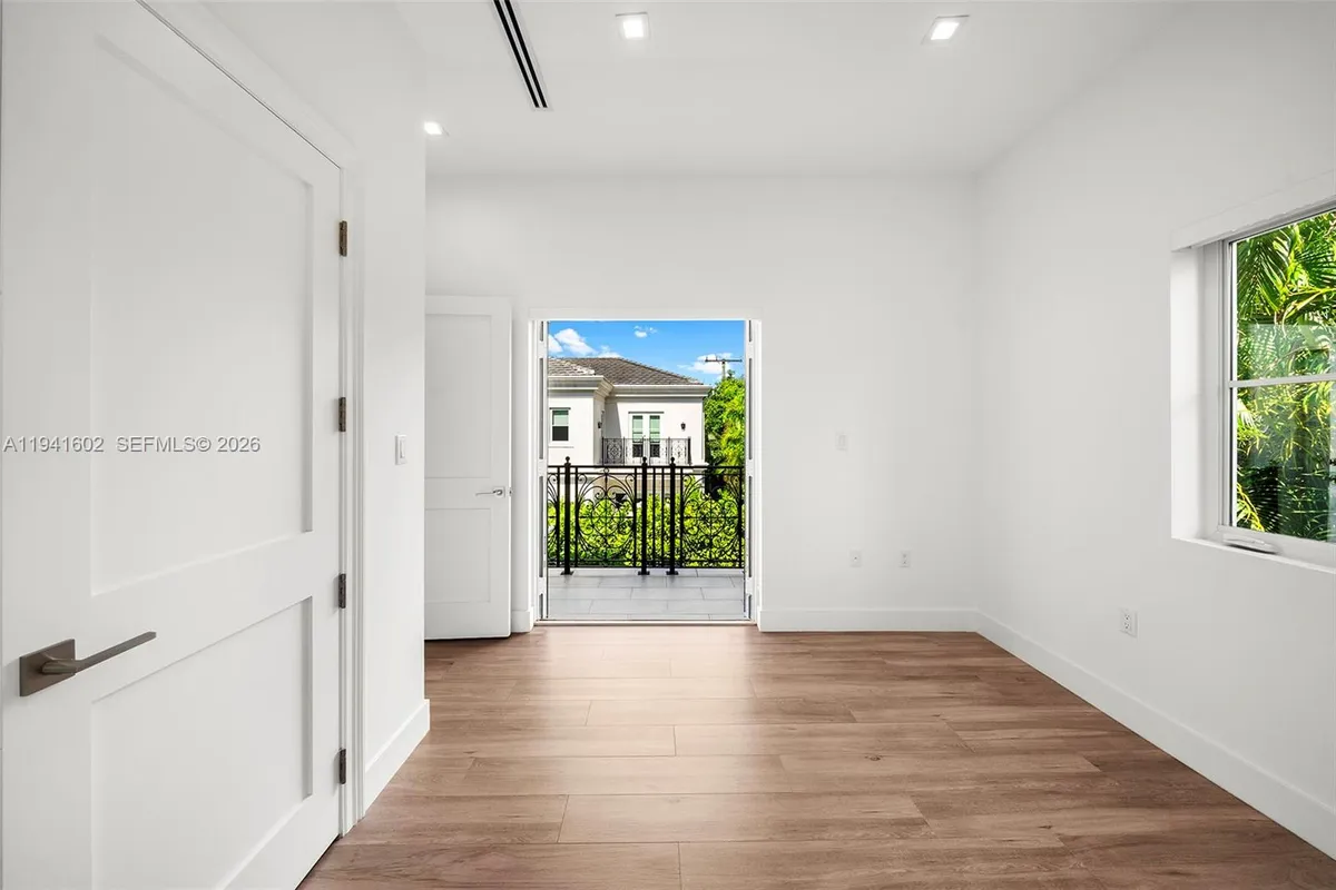 315 Santander Ave # 311, Coral Gables FL 33134