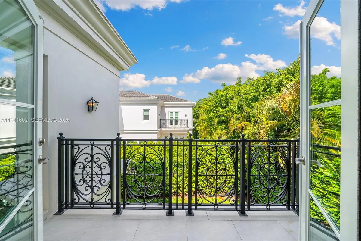 315 Santander Ave # 311, Coral Gables FL 33134