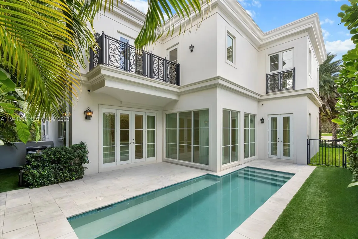 315 Santander Ave # 311, Coral Gables FL 33134