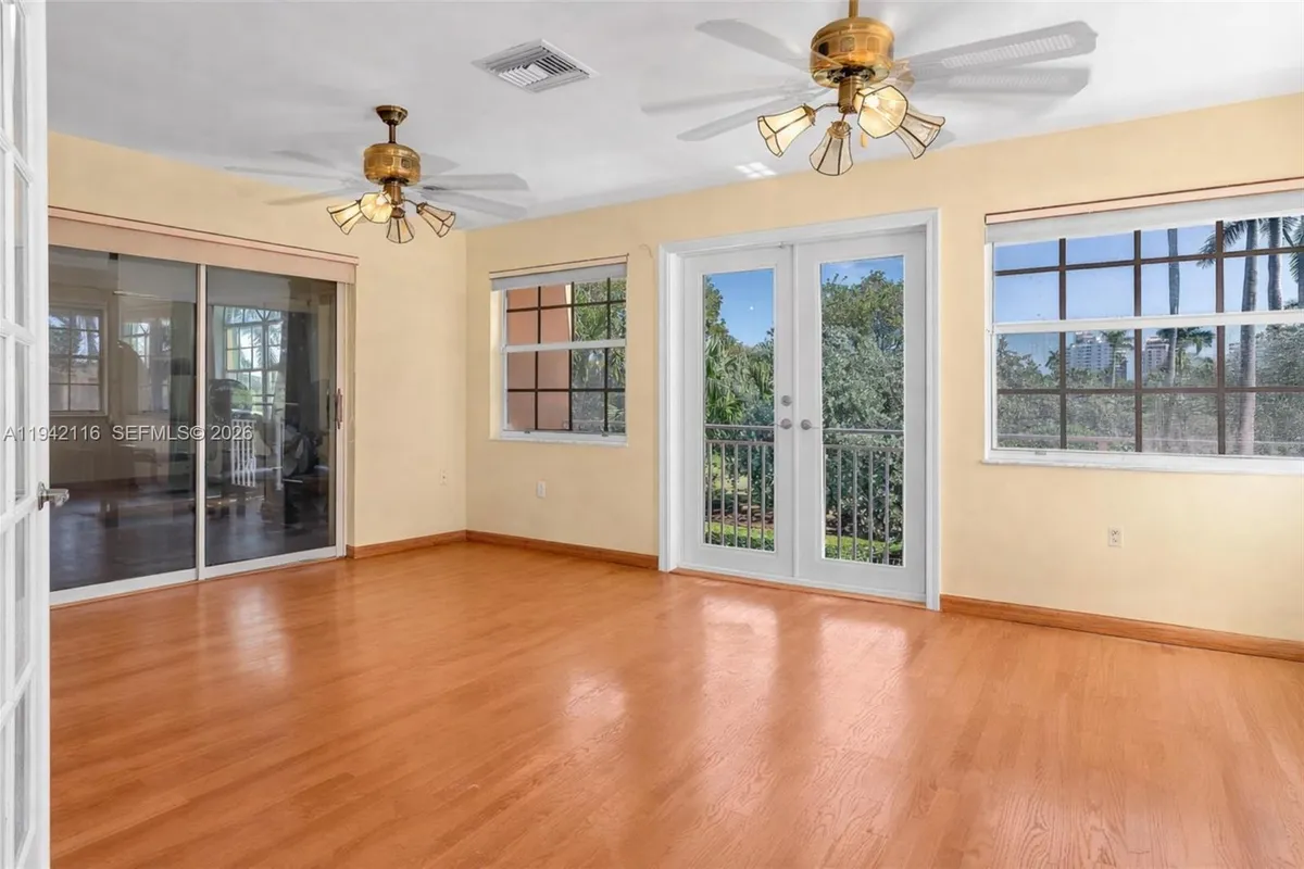 5309 Alton Rd, Miami Beach FL 33140