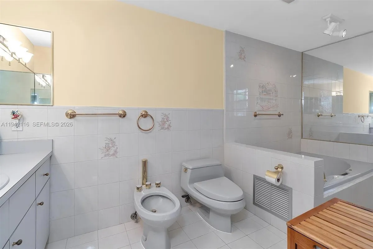 5309 Alton Rd, Miami Beach FL 33140