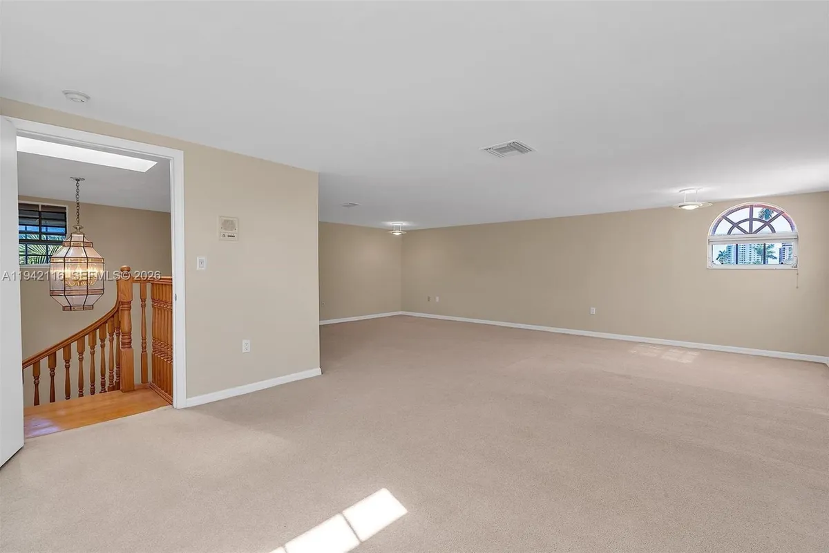 5309 Alton Rd, Miami Beach FL 33140