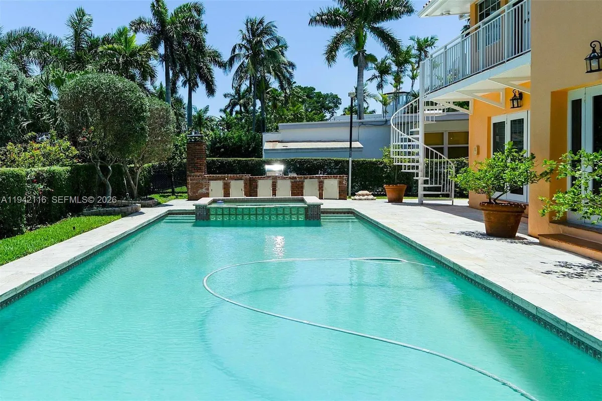 5309 Alton Rd, Miami Beach FL 33140