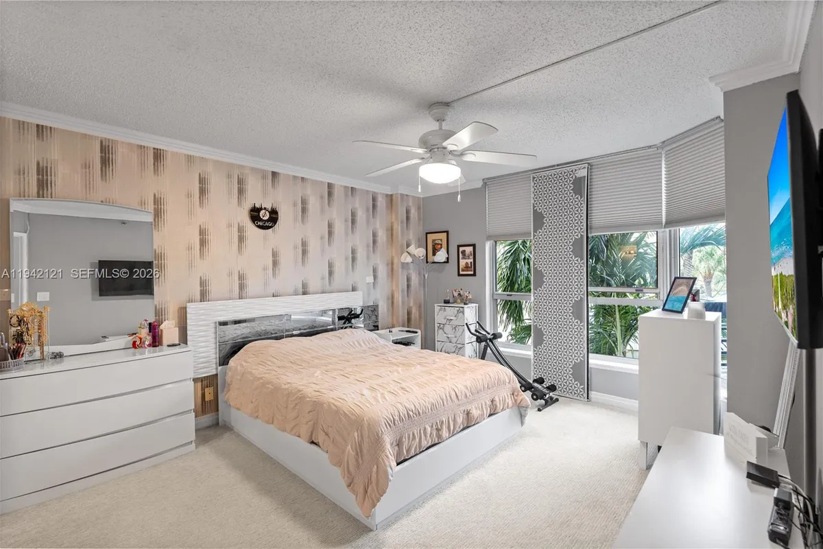 3600 Mystic Pointe Dr # 309, Aventura FL 33180