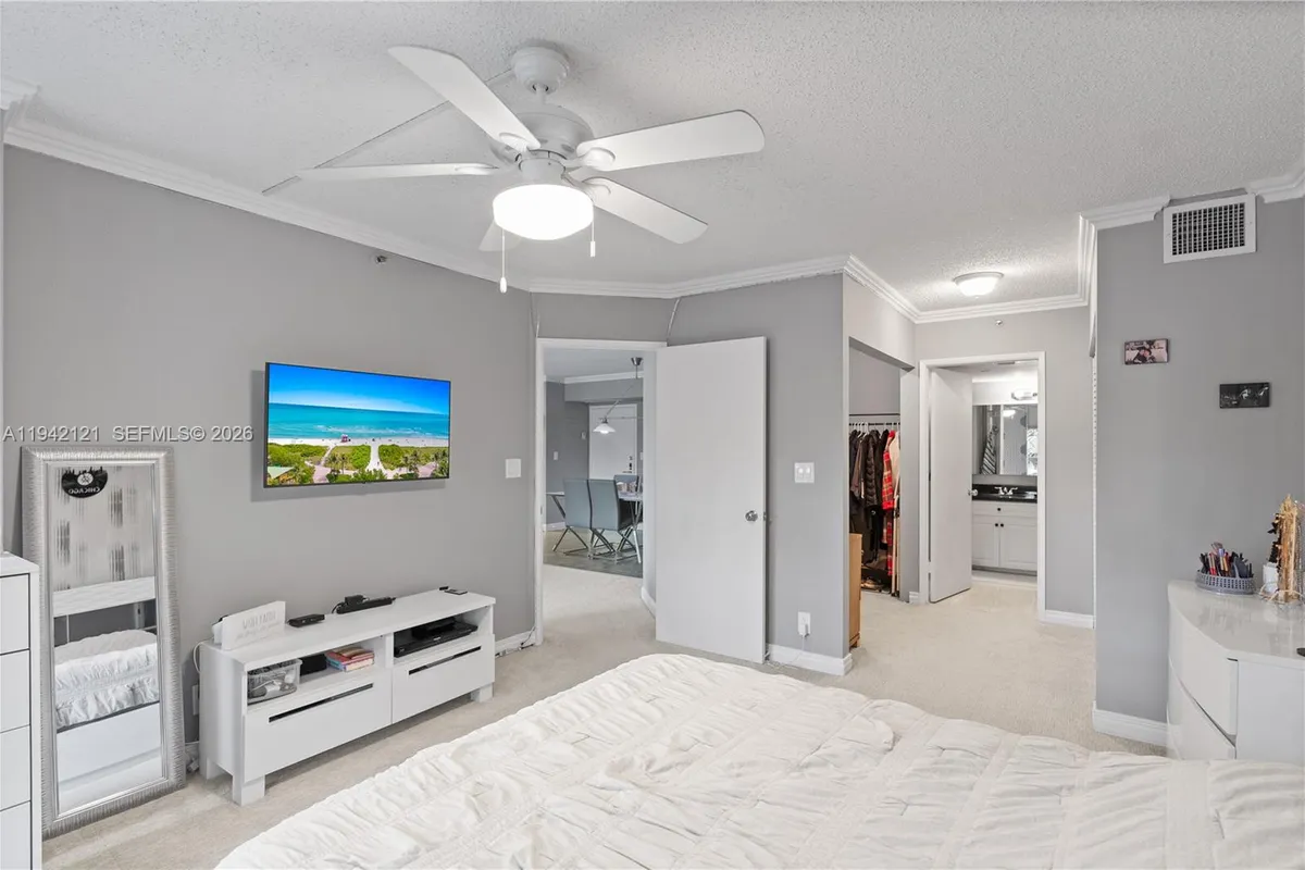 3600 Mystic Pointe Dr # 309, Aventura FL 33180