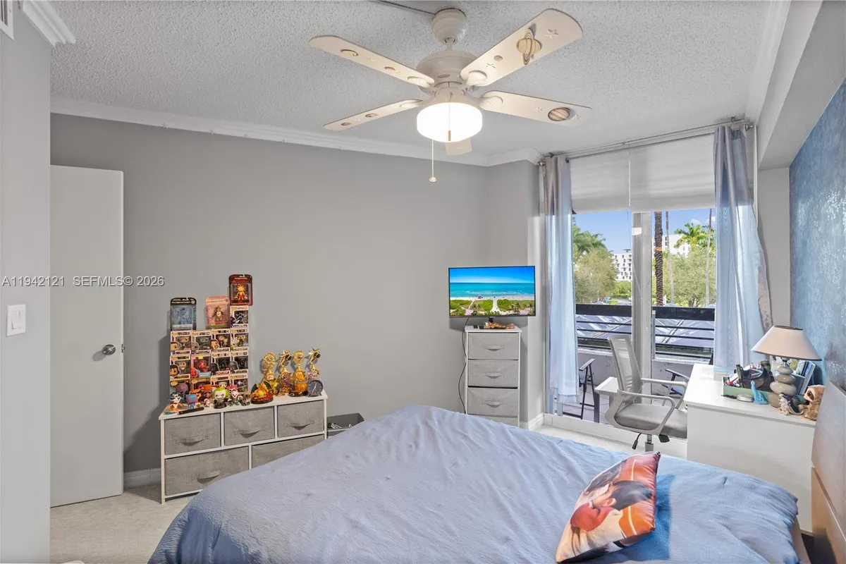 3600 Mystic Pointe Dr # 309, Aventura FL 33180