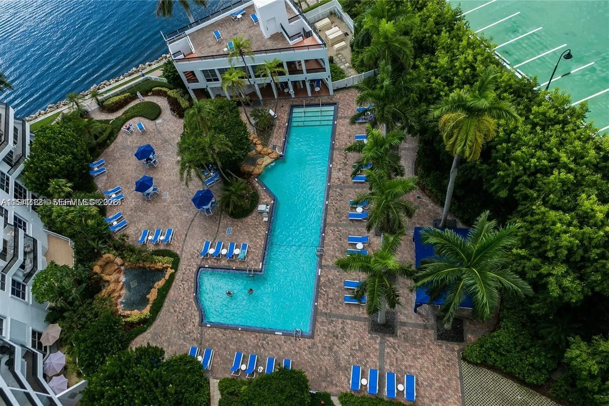 3600 Mystic Pointe Dr # 309, Aventura FL 33180