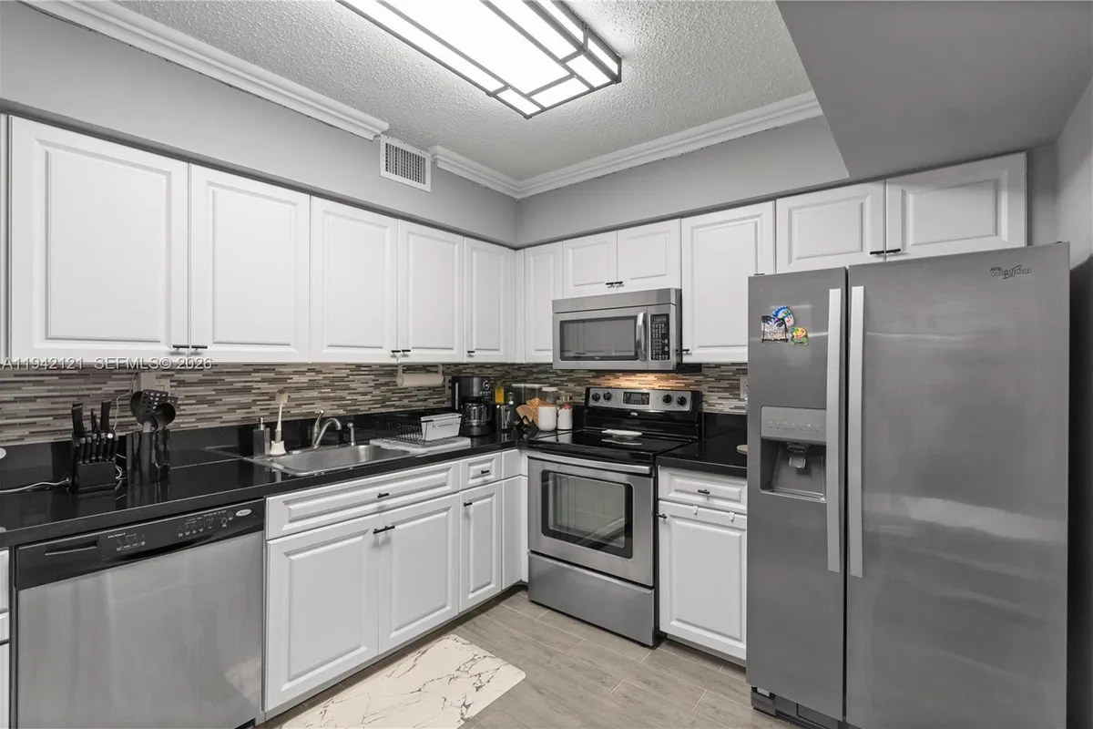 3600 Mystic Pointe Dr # 309, Aventura FL 33180