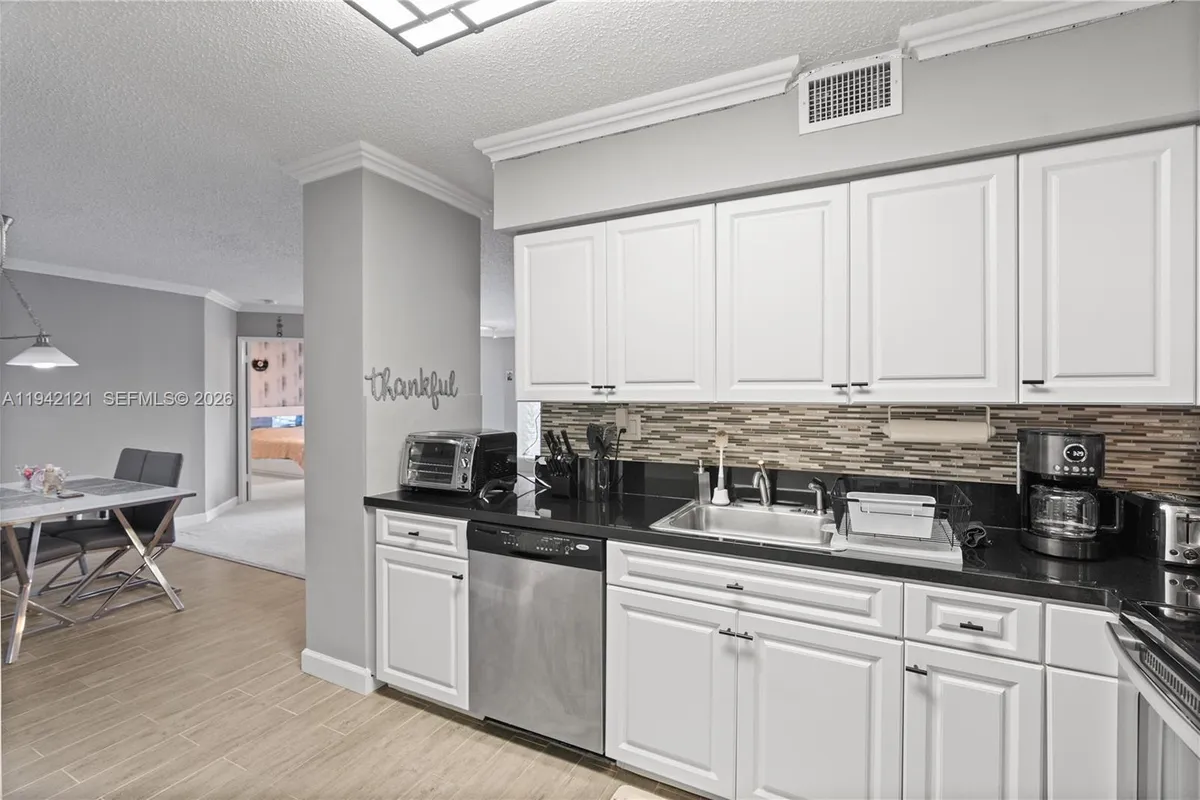 3600 Mystic Pointe Dr # 309, Aventura FL 33180