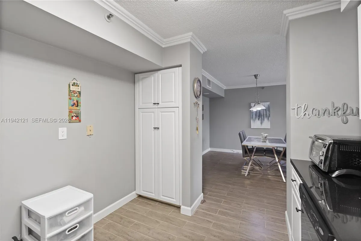 3600 Mystic Pointe Dr # 309, Aventura FL 33180