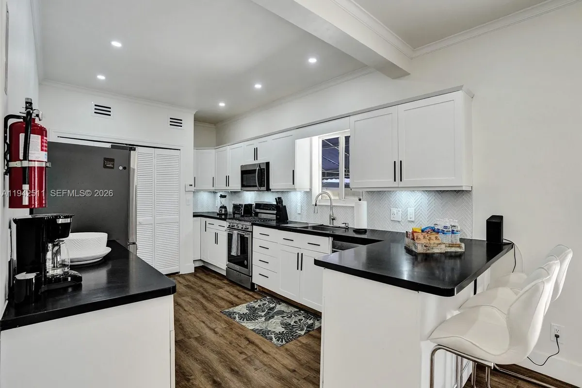 1128 Tyler St, Hollywood FL 33019