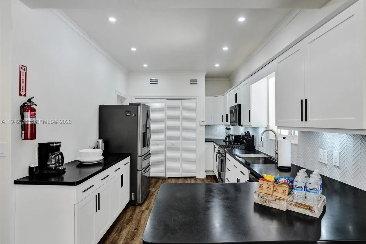 1128 Tyler St, Hollywood FL 33019