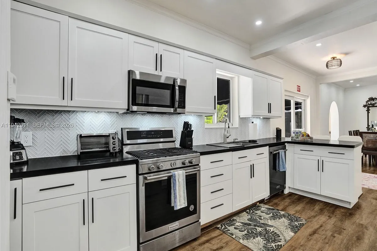 1128 Tyler St, Hollywood FL 33019