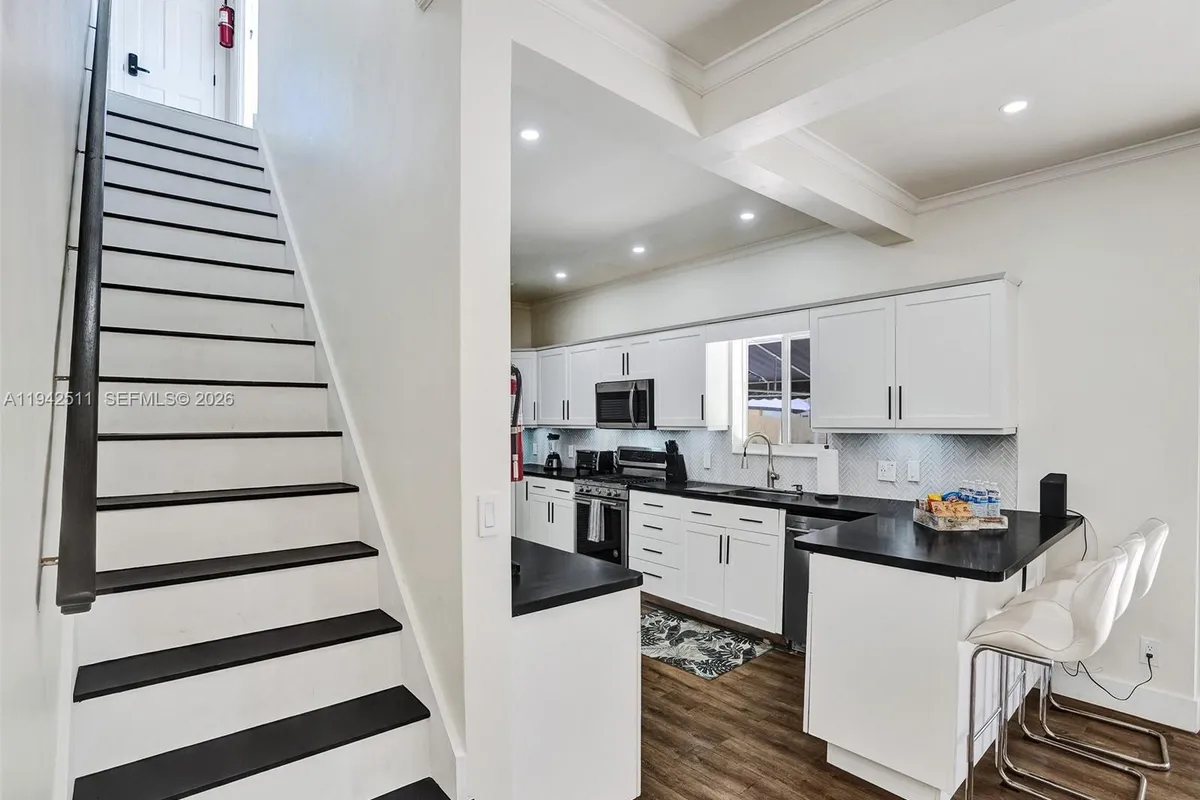 1128 Tyler St, Hollywood FL 33019