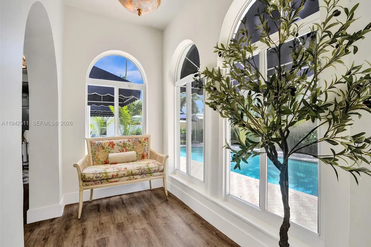 1128 Tyler St, Hollywood FL 33019