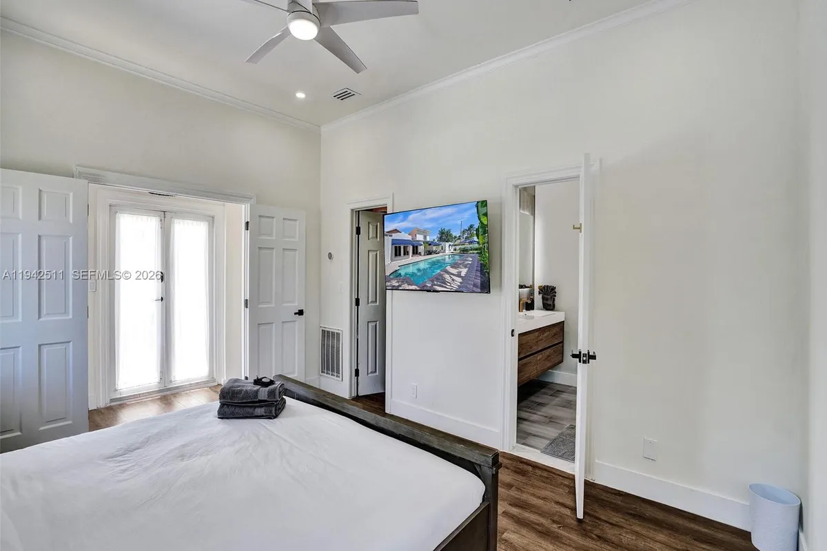 1128 Tyler St, Hollywood FL 33019