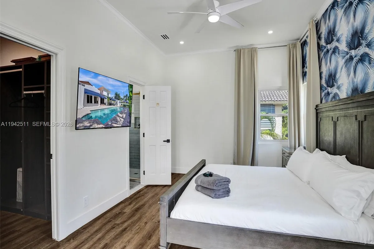 1128 Tyler St, Hollywood FL 33019