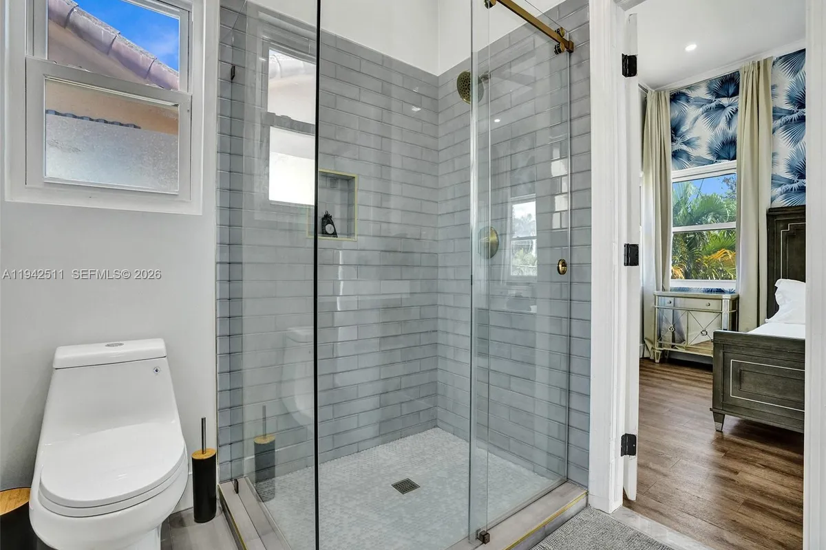 1128 Tyler St, Hollywood FL 33019