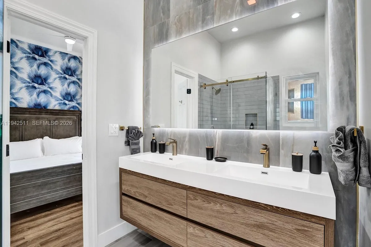 1128 Tyler St, Hollywood FL 33019