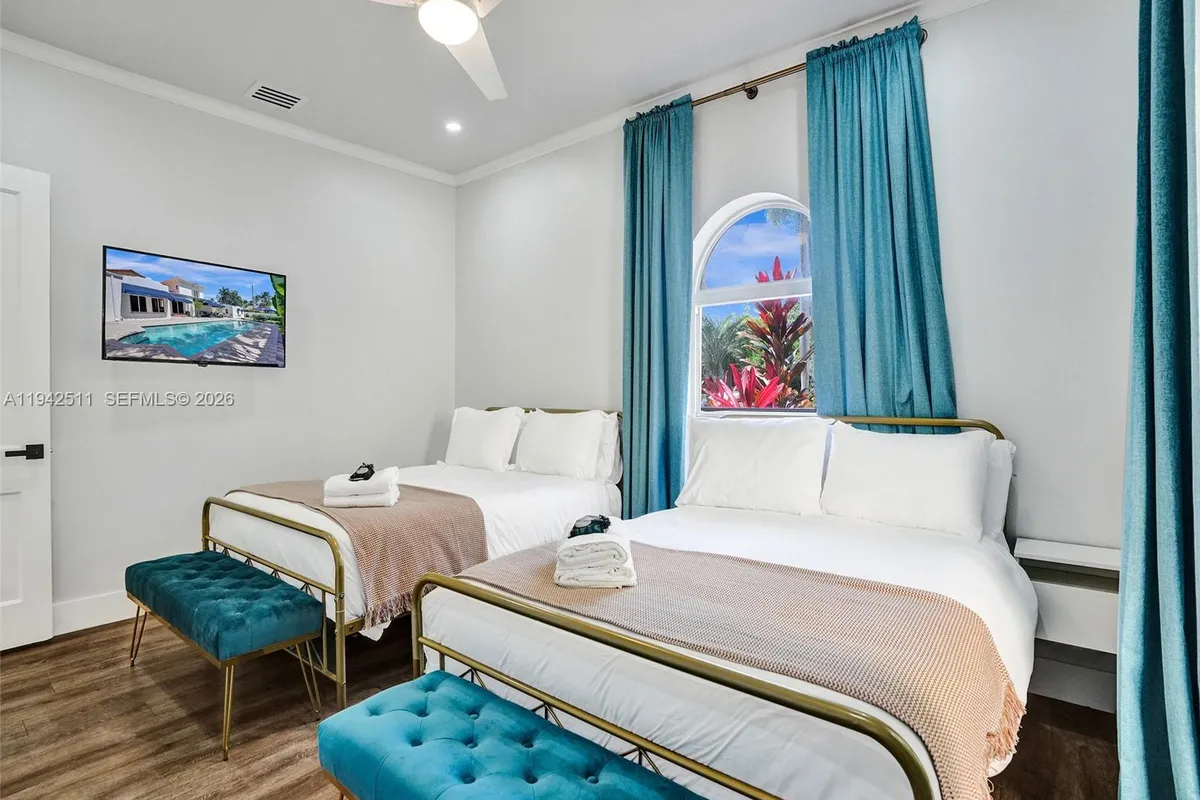 1128 Tyler St, Hollywood FL 33019