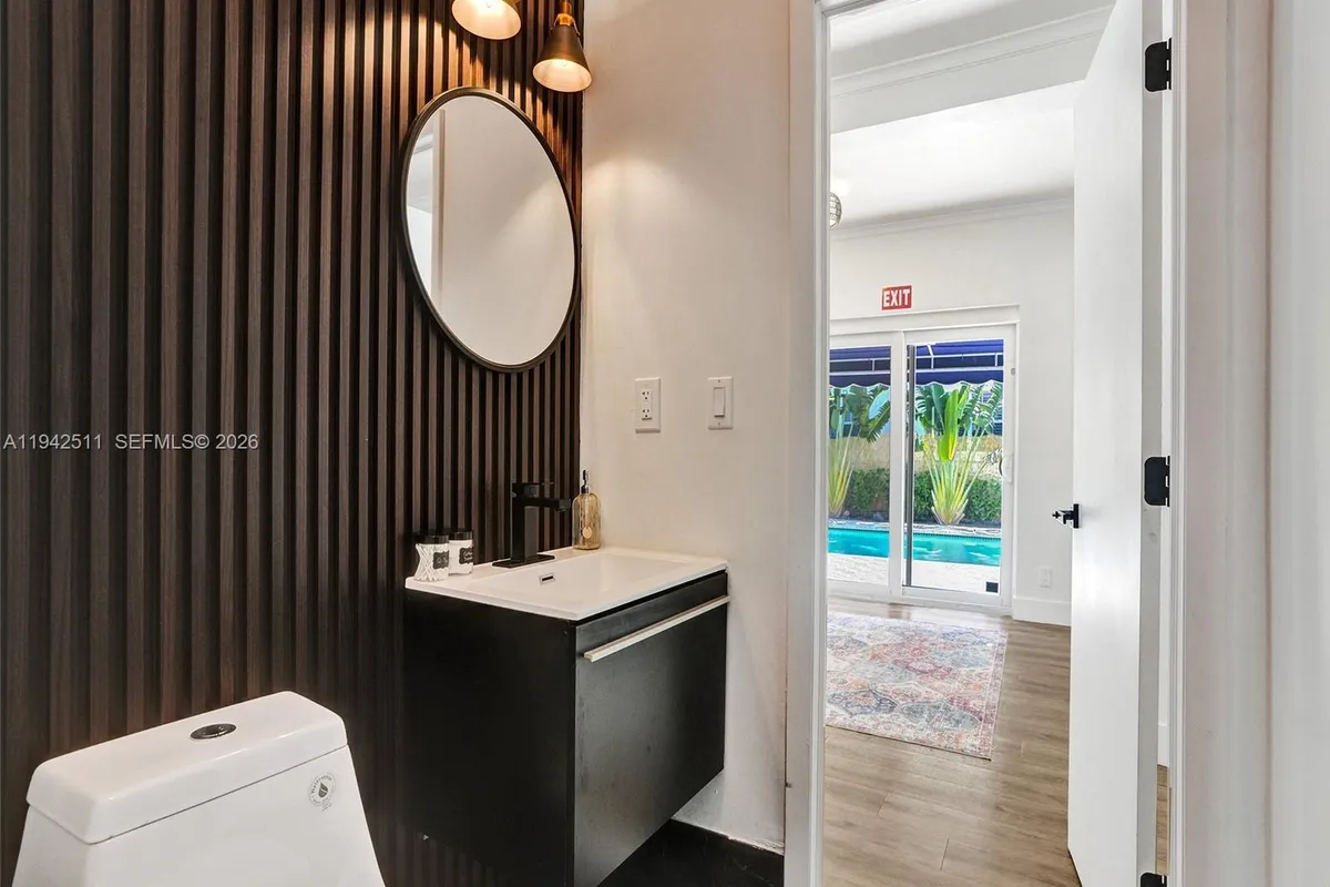 1128 Tyler St, Hollywood FL 33019