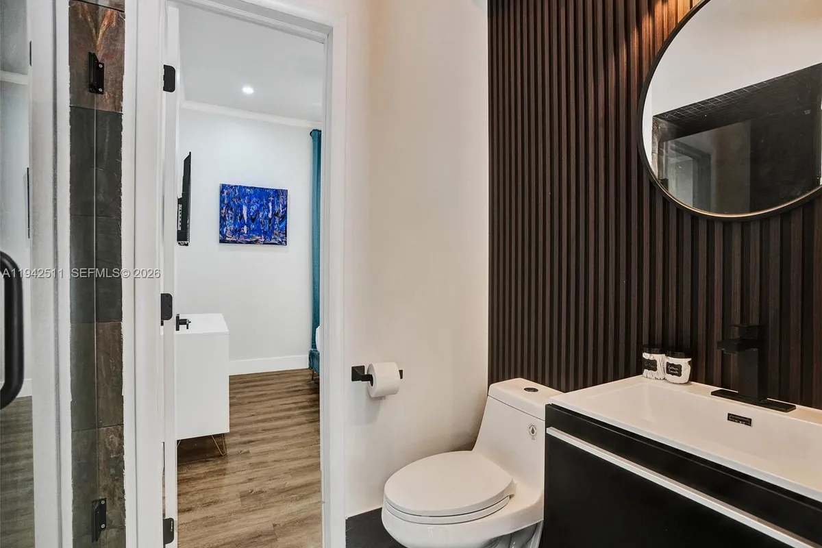 1128 Tyler St, Hollywood FL 33019