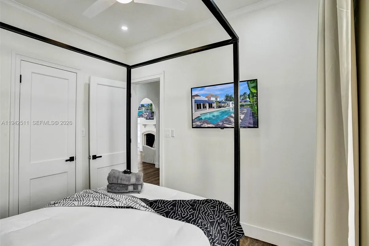 1128 Tyler St, Hollywood FL 33019