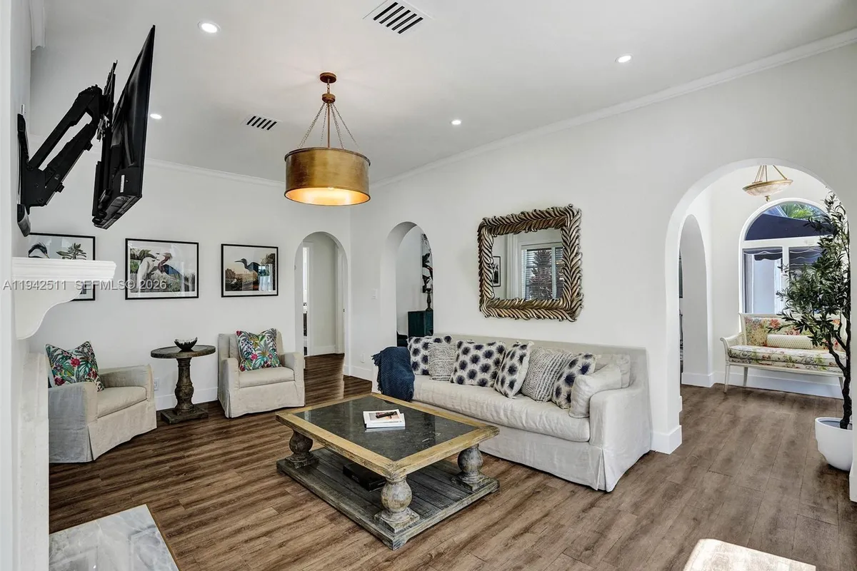 1128 Tyler St, Hollywood FL 33019