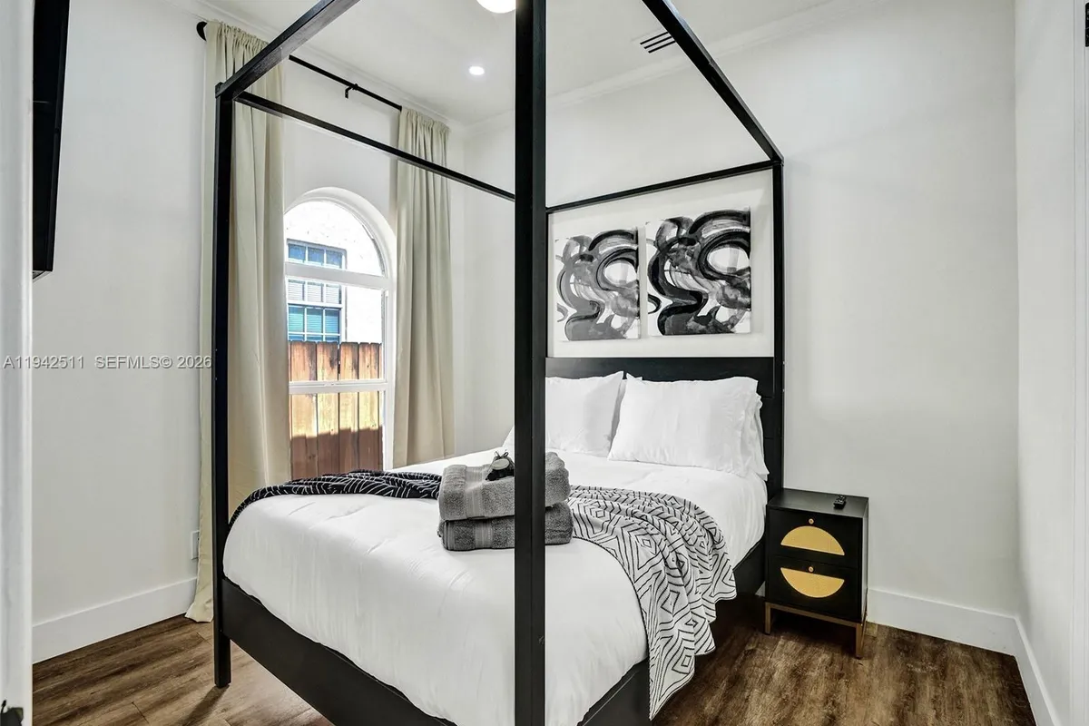 1128 Tyler St, Hollywood FL 33019