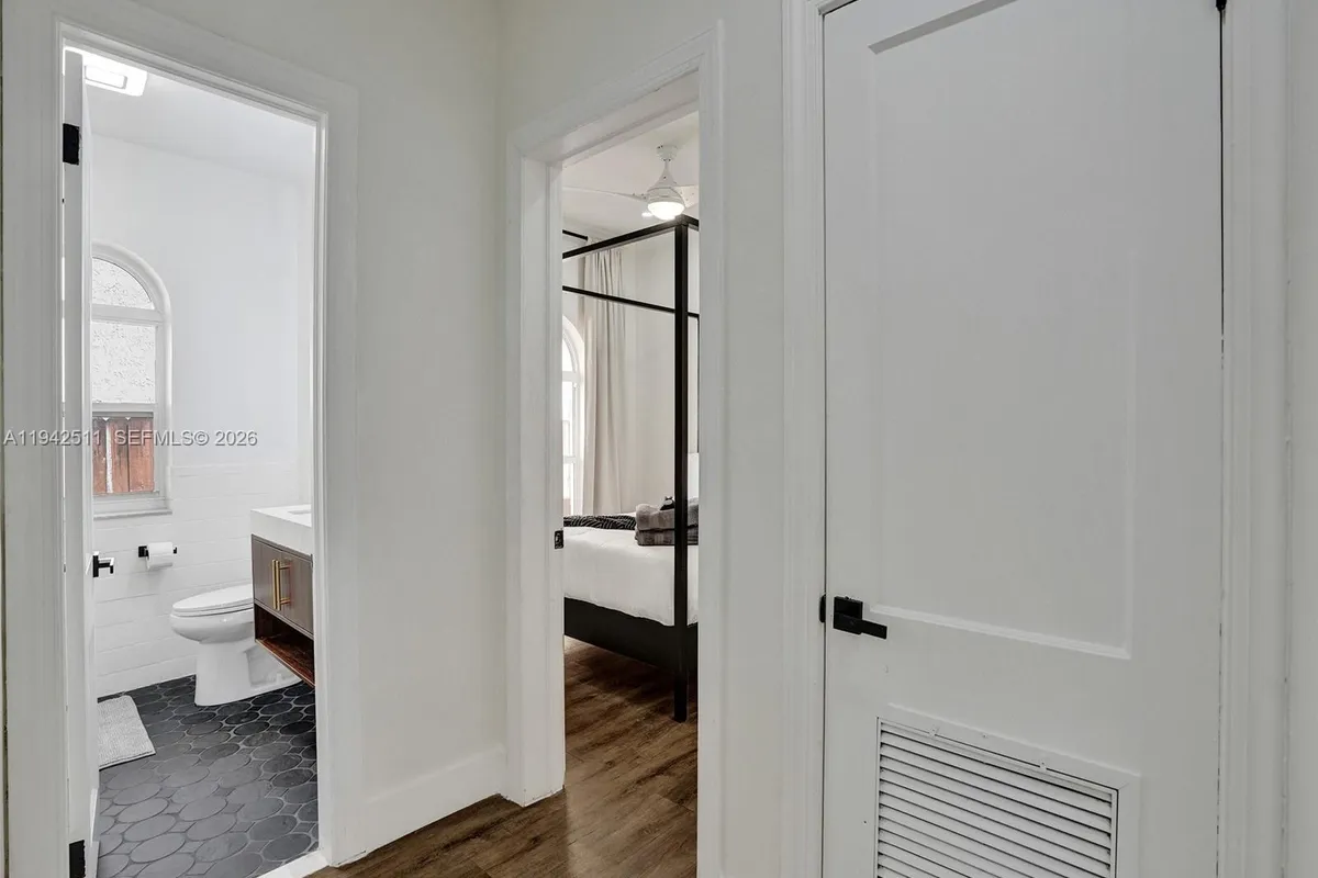 1128 Tyler St, Hollywood FL 33019