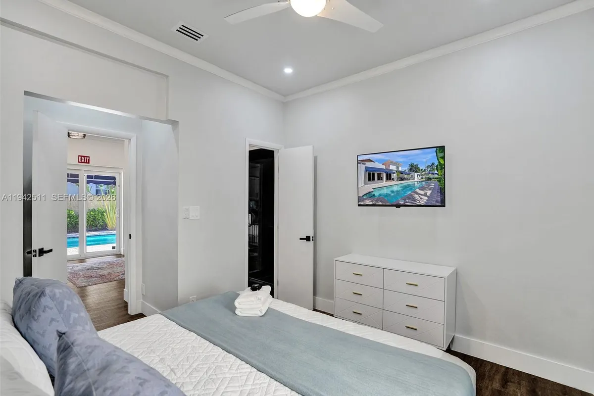 1128 Tyler St, Hollywood FL 33019