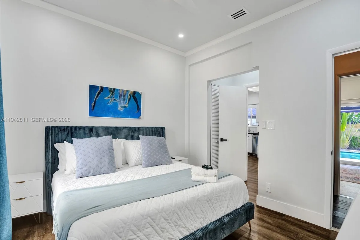 1128 Tyler St, Hollywood FL 33019