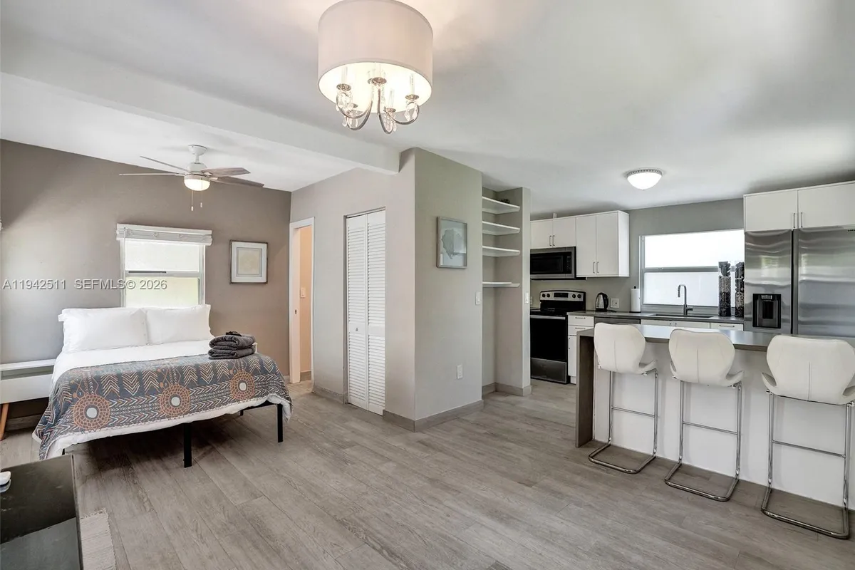 1128 Tyler St, Hollywood FL 33019