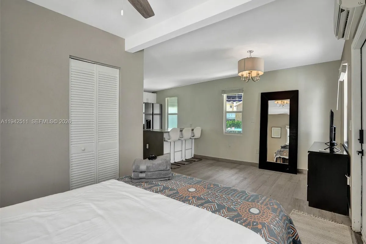 1128 Tyler St, Hollywood FL 33019