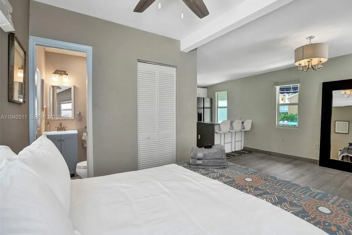 1128 Tyler St, Hollywood FL 33019