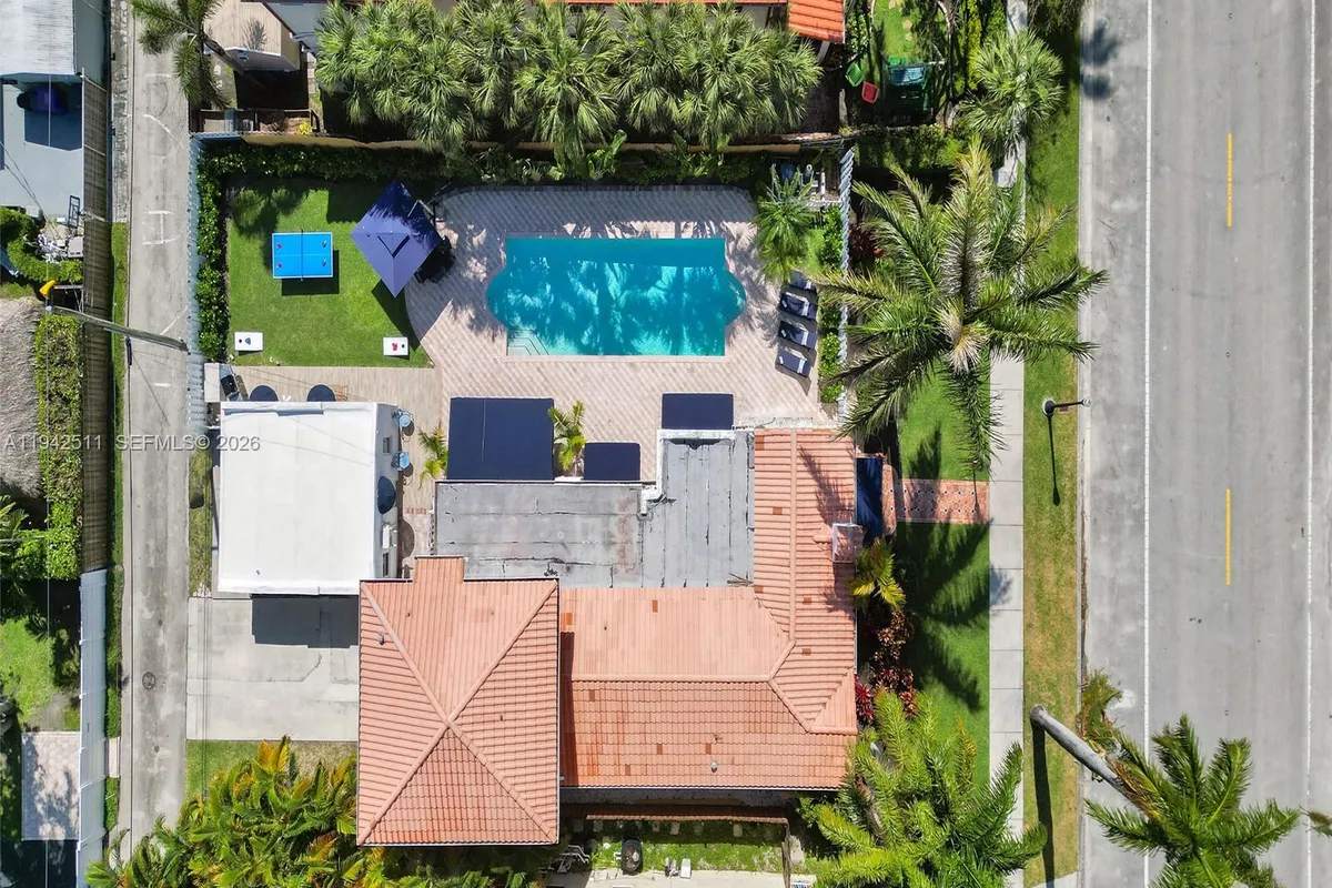 1128 Tyler St, Hollywood FL 33019