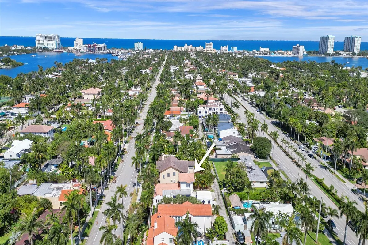 1128 Tyler St, Hollywood FL 33019