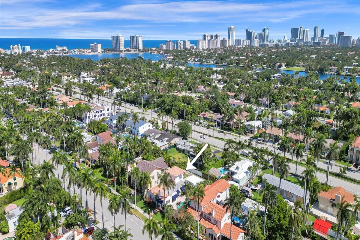 1128 Tyler St, Hollywood FL 33019