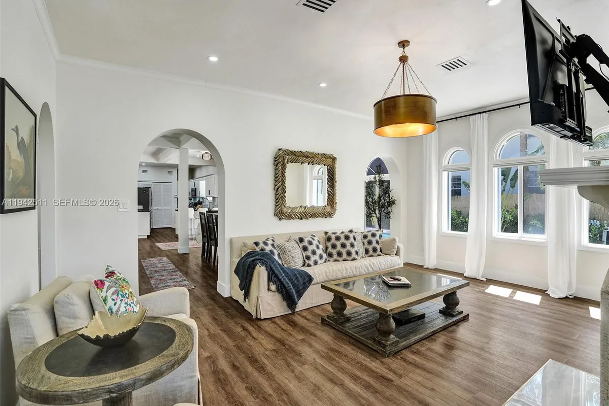 1128 Tyler St, Hollywood FL 33019