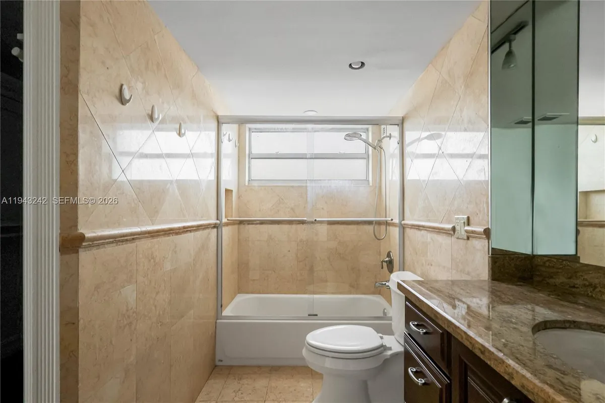 2841 NE 163rd St # 1002, North Miami Beach FL 33160