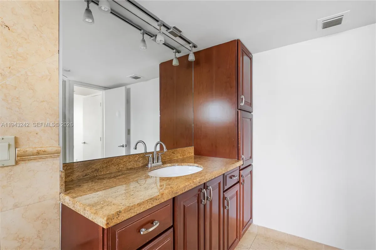 2841 NE 163rd St # 1002, North Miami Beach FL 33160