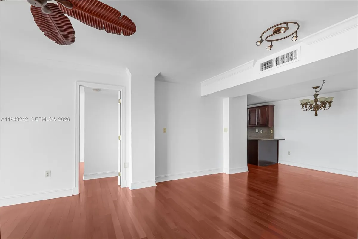 2841 NE 163rd St # 1002, North Miami Beach FL 33160