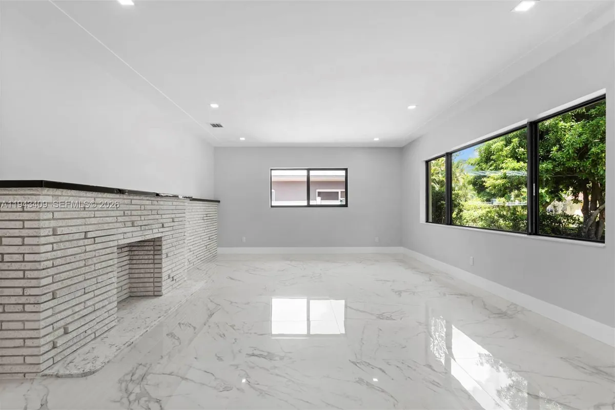 260 NW 86th St, El Portal FL 33150