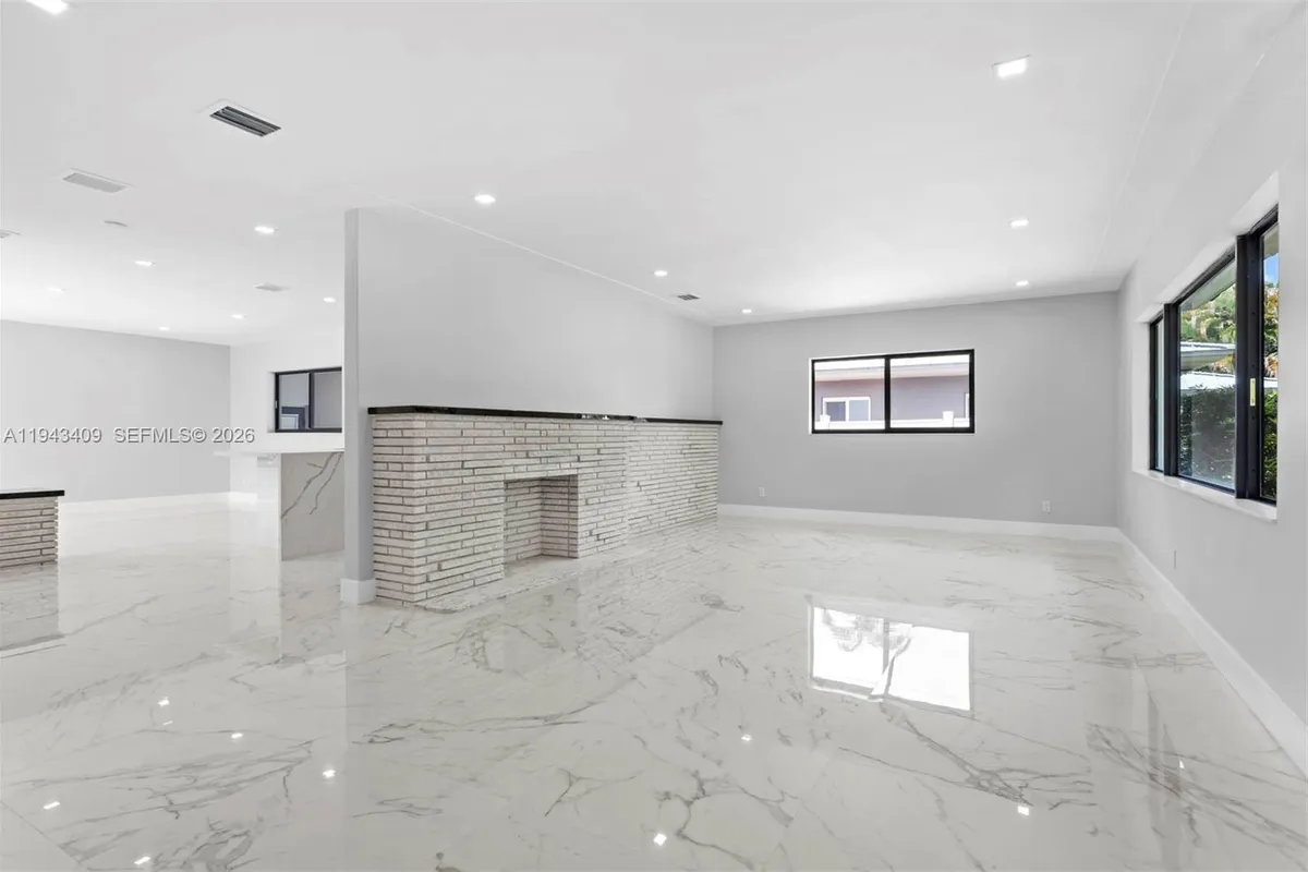 260 NW 86th St, El Portal FL 33150