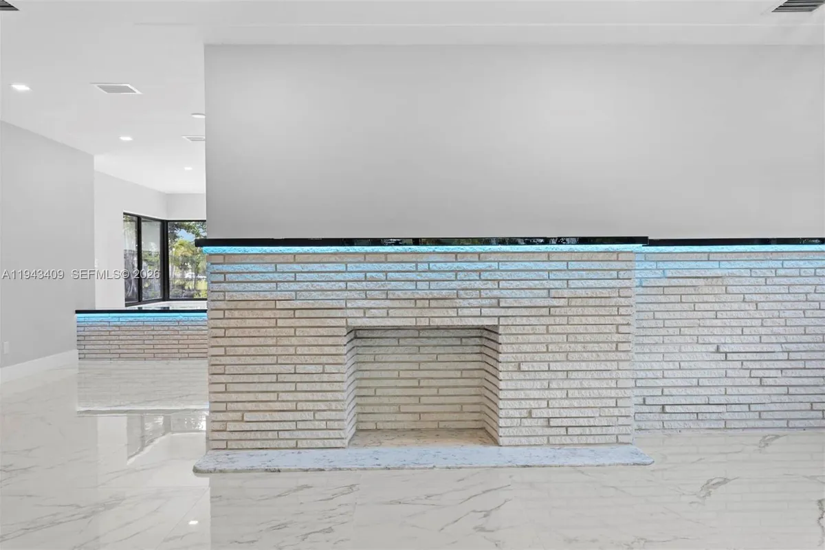 260 NW 86th St, El Portal FL 33150