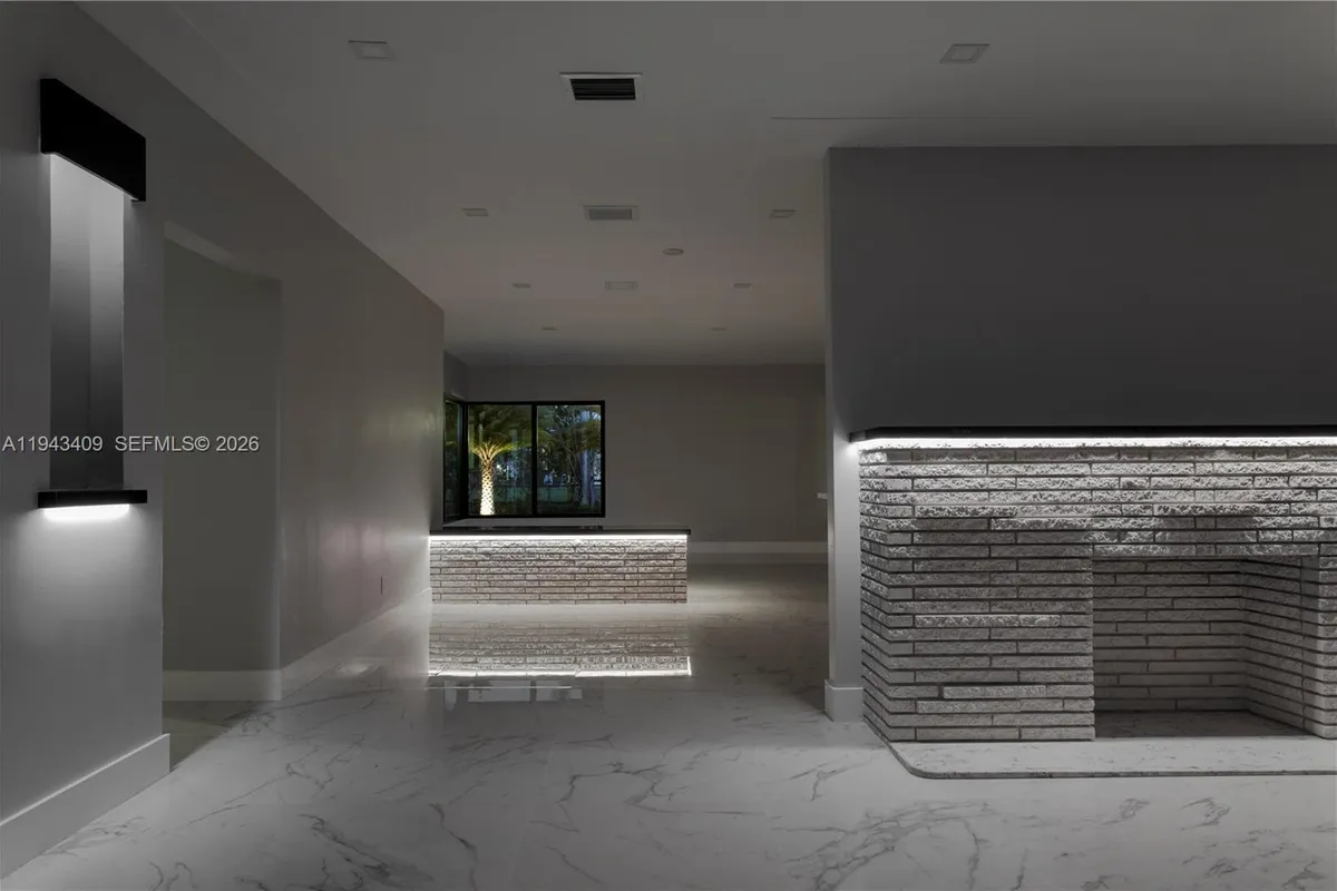 260 NW 86th St, El Portal FL 33150