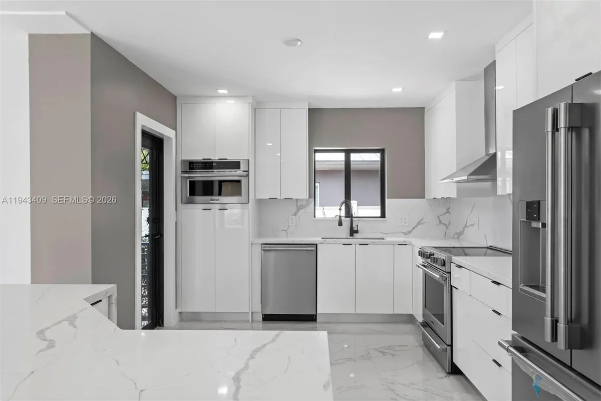 260 NW 86th St, El Portal FL 33150