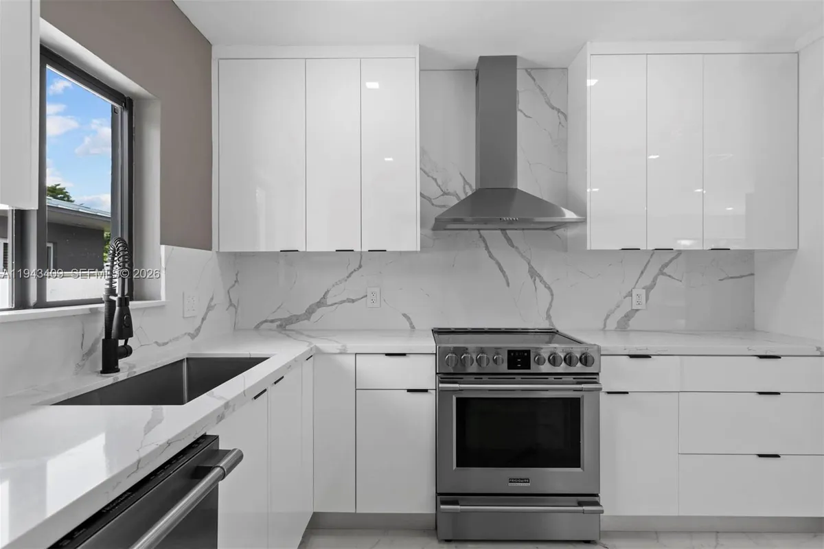 260 NW 86th St, El Portal FL 33150