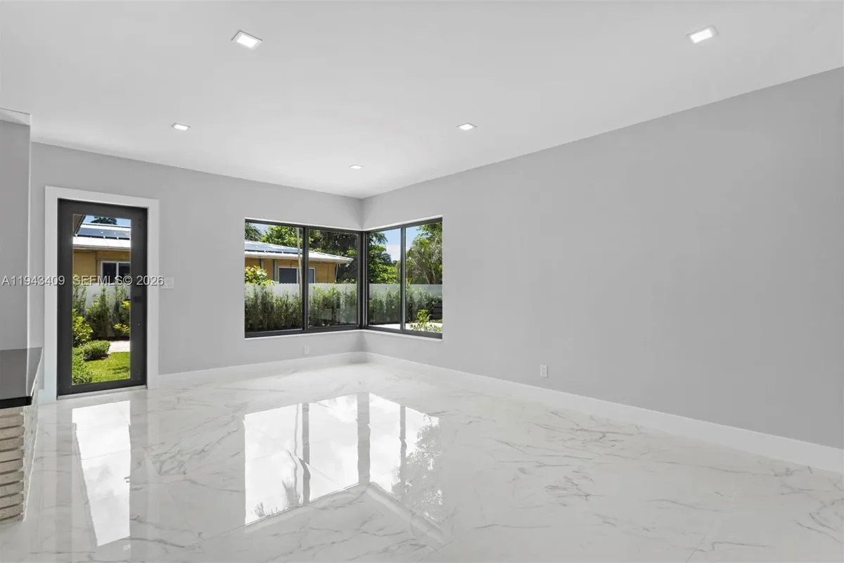 260 NW 86th St, El Portal FL 33150